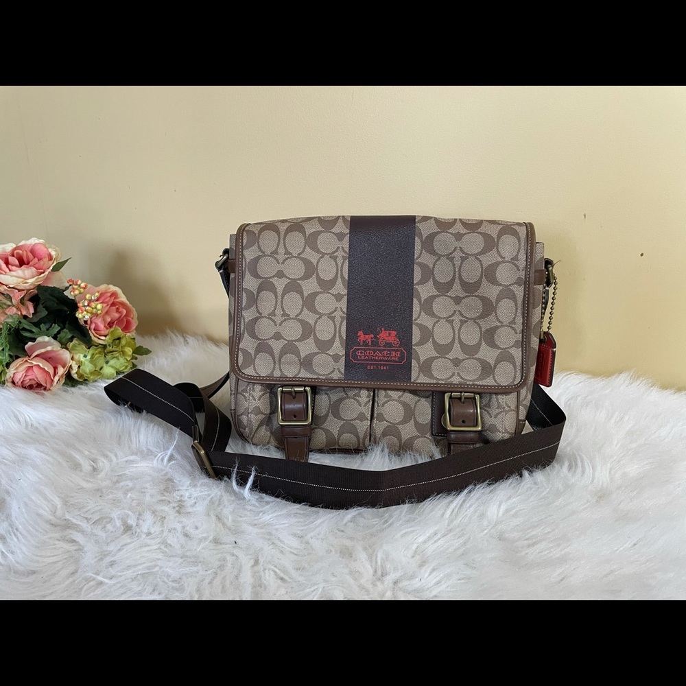100% Authentic COACH messenger bag🧡